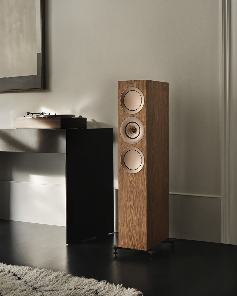 R-Series-lifestyle-R7-Meta-Walnut-Portrait